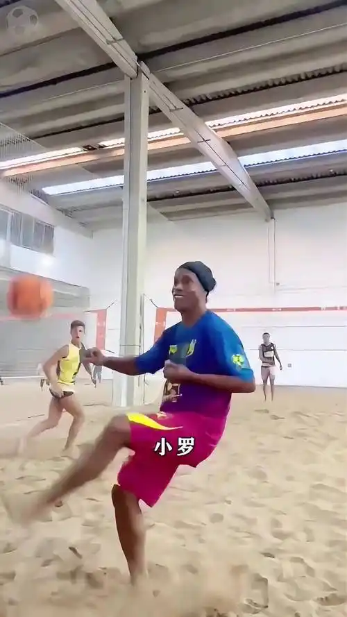 显得进攻乏