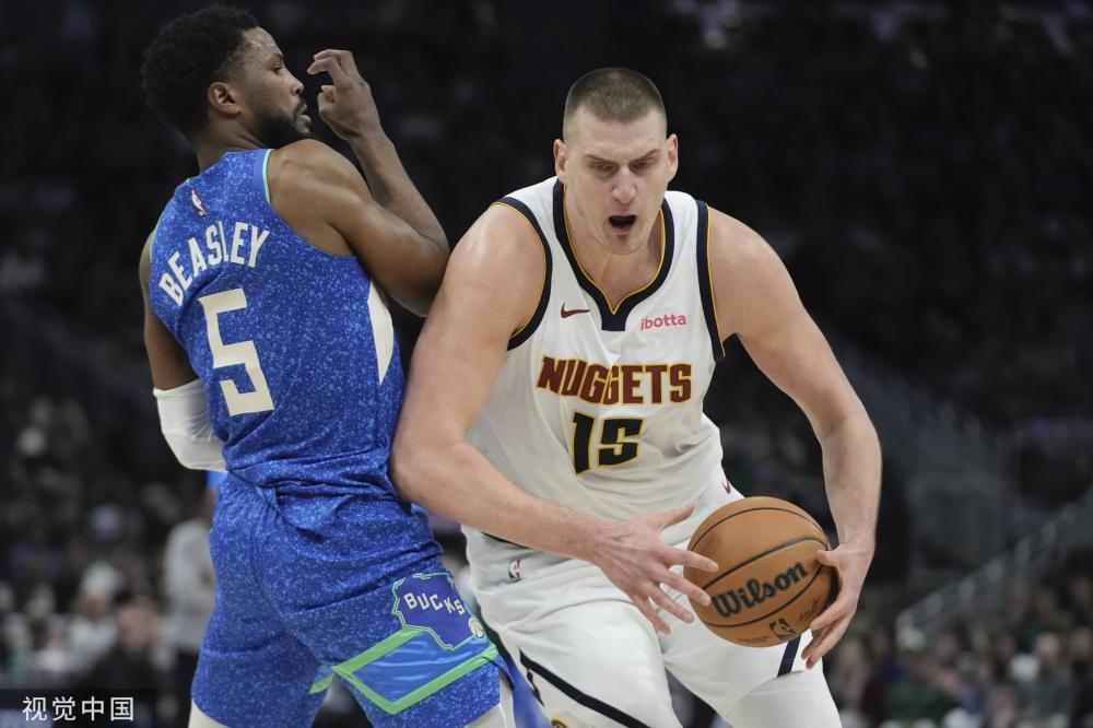 在拍卖会上 在拍卖会上